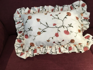 Rechteck-Zierkissen mit Volang