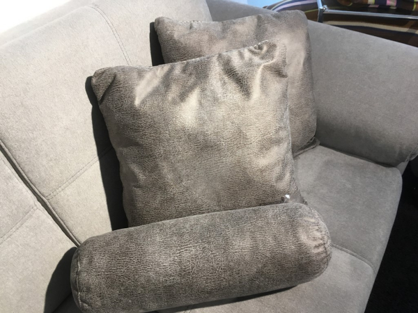 2 Zierkissen ZIG-ZAG + 1 Rollenkissen