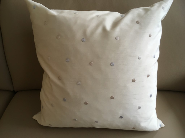 Zierkissen Point hell