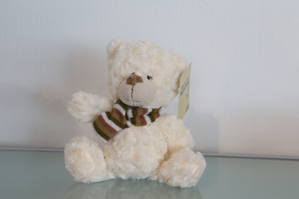 Knufi Bär mit Schal weiss