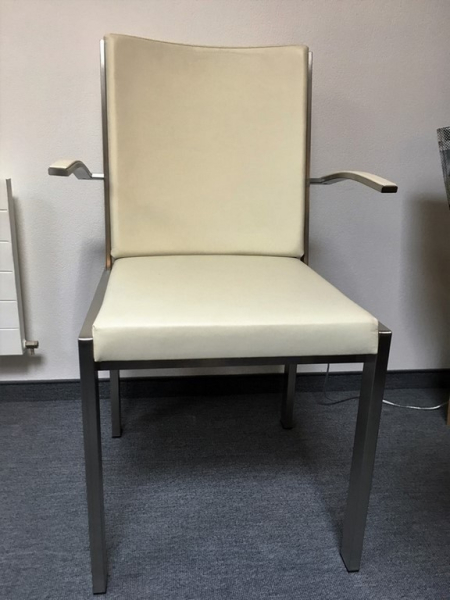 Stuhl Sina mit Armlehnen